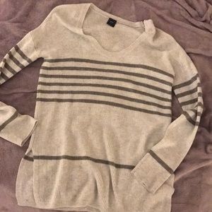 Gray striped oversized sweater - Medium